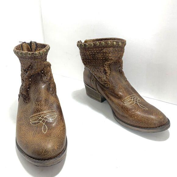 Circle G By Corral Leather Ankle Boots Honey Cut Out & Studs Size 8 Women’s - Picture 13 of 16